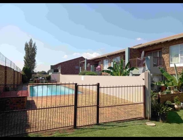 2 BEDROOM APARTMENT FOR SALE IN RAVENSWOOD